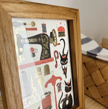 Carica l'immagine nel visualizzatore di Gallery, Post Card "Black Cat Robin" -Sewing-