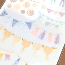 Lade das Bild in den Galerie-Viewer, new design! room garland sticker "ribbon & lace"