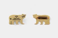 Load image into Gallery viewer, Travelers factory Brass badge -Bear-

