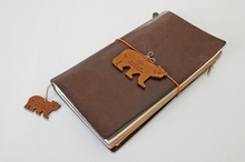 Carica l&#39;immagine nel visualizzatore di Gallery, Travelers factory Leather Tag -Bear-

