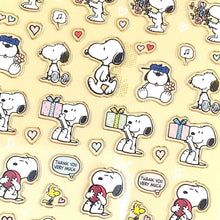 Lade das Bild in den Galerie-Viewer, Snoopy ”Gift yellow&quot; mini sticker
