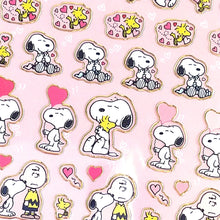 Lade das Bild in den Galerie-Viewer, Snoopy ”Love pink&quot; mini sticker
