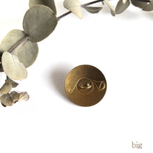 Charger l&#39;image dans la galerie, Gekkoso gold button &quot;big/small&quot; Travelers Factory selection
