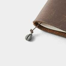 Charger l&#39;image dans la galerie, TRAVELER’S notebook Pewter charm -Coffee bean-
