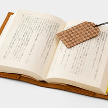 Charger l&#39;image dans la galerie, Traveler&#39;s notebook &quot;Ruchie(るちゑ)&quot;Yosegi Wooden charms &amp; bookmarks Travelers Factory
