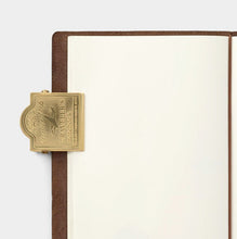 Charger l&#39;image dans la galerie, TRAVELER’S factory Brass Clip -TRC Logo/Airplane- travelers notebook
